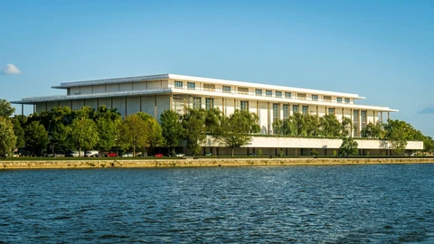 Kennedy Center Board Votes to Close Venue for Trump-Pushed Renovations